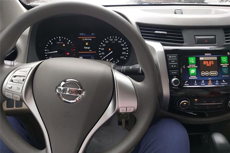 Nissan Navara bien ngu quy 4 