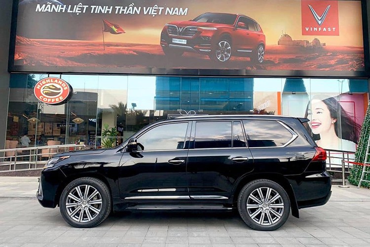 Lexus LX570 chay 4 nam van hon 6 ty dong tai Ha Noi-Hinh-2