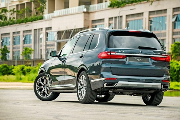 BMW X7 moi giam tien ty 