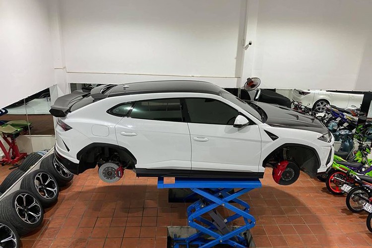 Dai gia Minh nhua ban sieu SUV Lamborghini Urus hon 20 ty