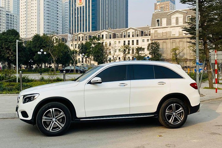 Co nen mua Mercedes-Benz GLC 250 cu hon 1,5 ty o Ha Noi?-Hinh-2