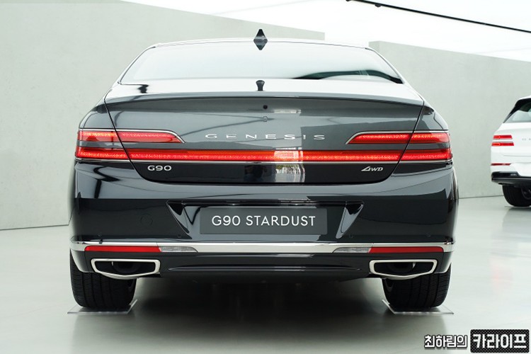 Xe sang Genesis G90 Stardust hon 2,5 ty dong 
