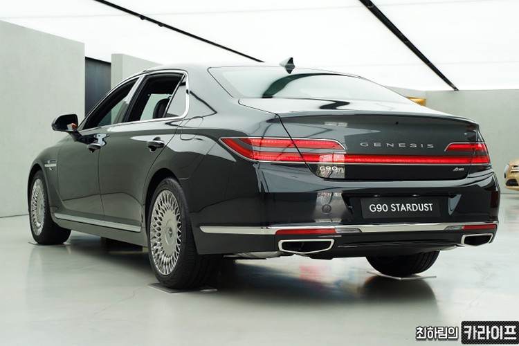 Xe sang Genesis G90 Stardust hon 2,5 ty dong 