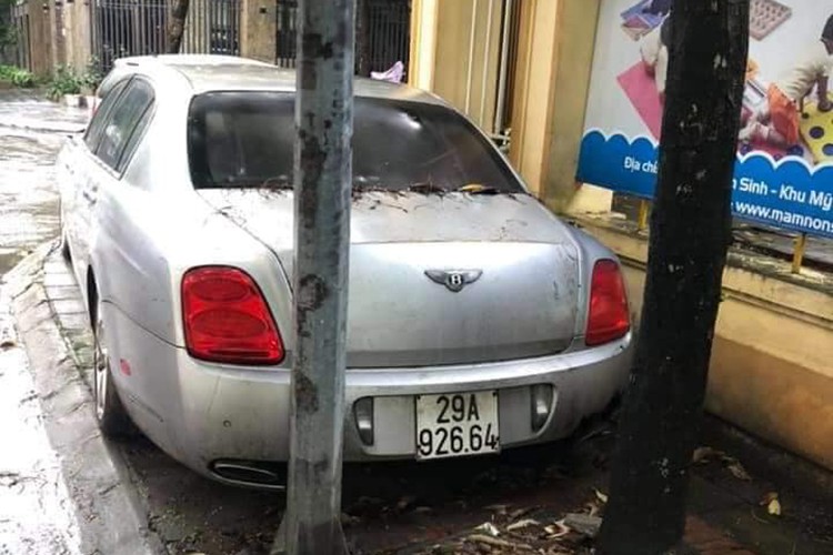 Xe sieu sang Bentley Continental bi “vut xo” o via he Ha Noi-Hinh-3