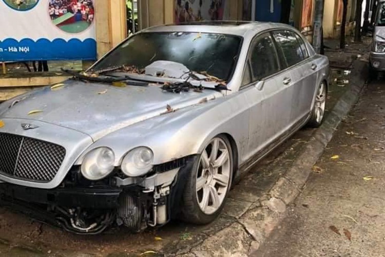 Xe sieu sang Bentley Continental bi “vut xo” o via he Ha Noi