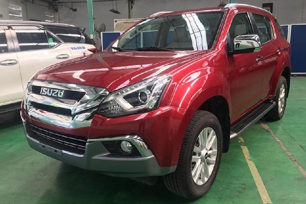 Isuzu Mu-X tai Viet Nam giam gan 200 trieu co thoat 