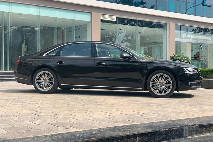 Audi A8L chay 3 nam, dai gia Ha Noi 