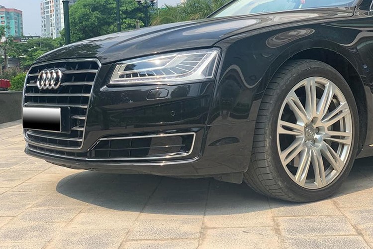 Audi A8L chay 3 nam, dai gia Ha Noi 