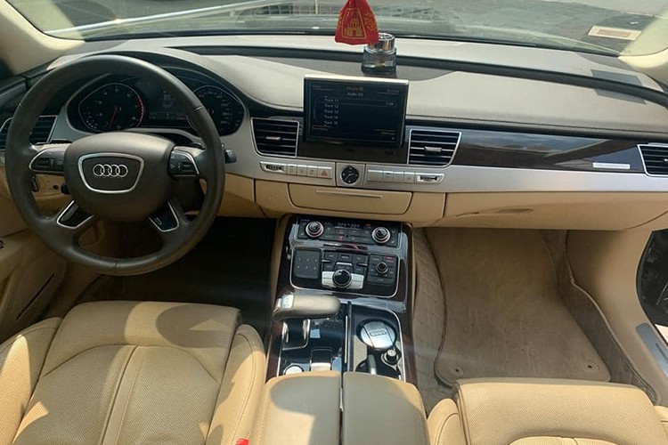 Audi A8L chay 3 nam, dai gia Ha Noi 