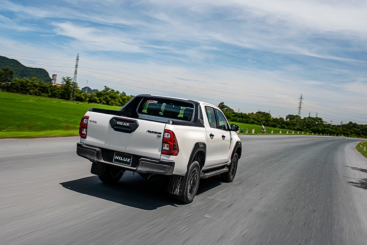 Can canh Toyota Hilux 2020 cao nhat, hon 900 trieu tai Viet Nam-Hinh-12