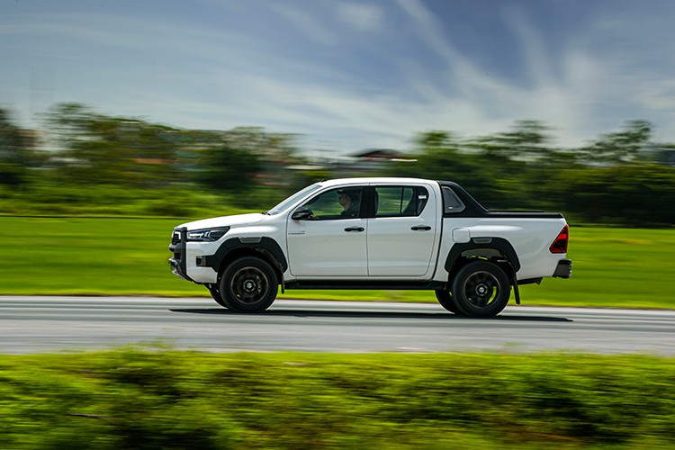 Can canh Toyota Hilux 2020 cao nhat, hon 900 trieu tai Viet Nam-Hinh-13