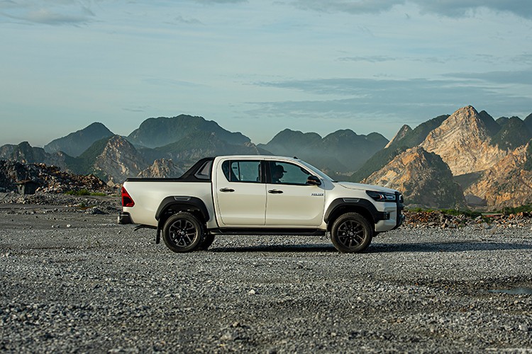 Can canh Toyota Hilux 2020 cao nhat, hon 900 trieu tai Viet Nam-Hinh-2