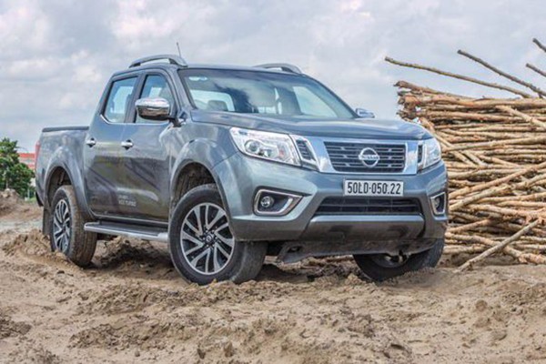 Gan 2.500 xe Nissan Navara tai Viet Nam dinh loi trieu hoi