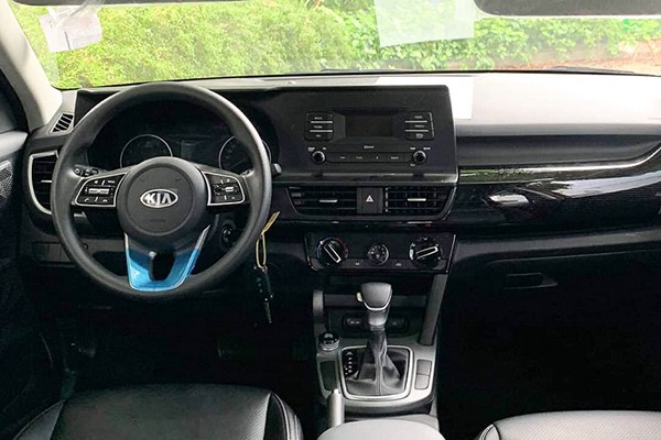 Kia Seltos Deluxe 1.4 them man hinh, tang 10 trieu tai Viet Nam-Hinh-2