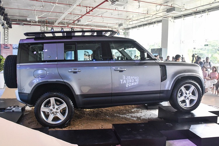 Land Rover Defender 2020 tu gan 4 ty chao hang tai Ha Noi-Hinh-2
