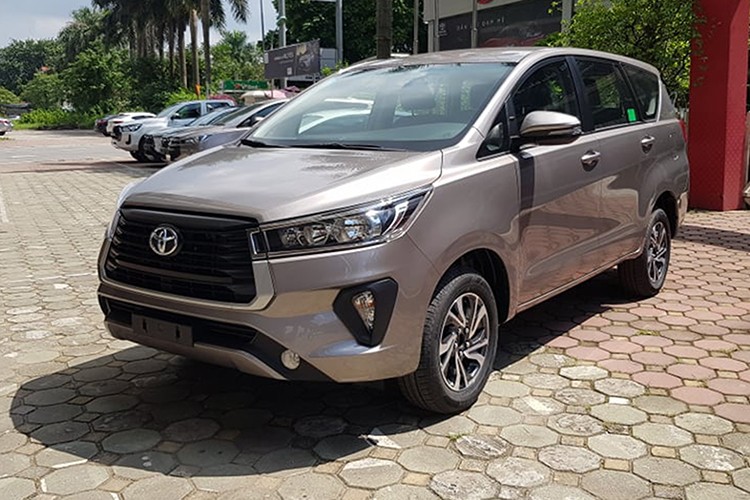 Can canh Toyota Innova 2021 tai Viet Nam, 