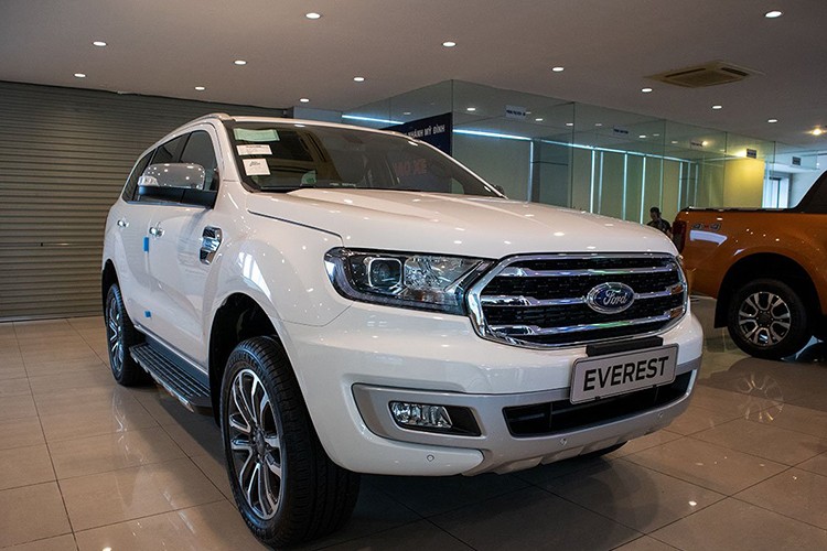 Ford Everest bat ngo giam toi 200 trieu dong tai Viet Nam