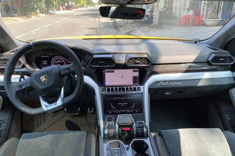 Lamborghini Urus hon 22 ty cua con trai bau Hien ra bien trang-Hinh-4