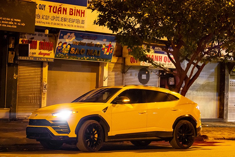 Lamborghini Urus hon 22 ty cua con trai bau Hien ra bien trang-Hinh-8