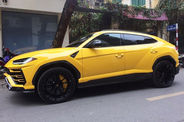 Lamborghini Urus hon 22 ty cua con trai bau Hien ra bien trang