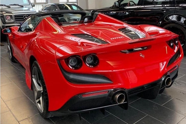 Sieu xe Ferrari F8 Spider hon 25 ty, 