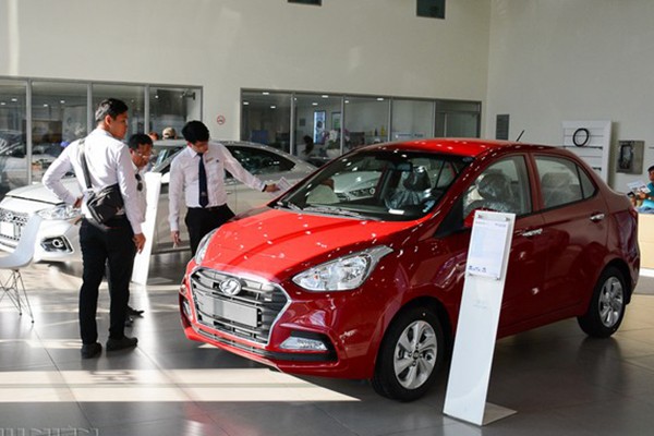 Hyundai Grand i10 giam cao gan 50 trieu, dau VinFast Fadil-Hinh-2