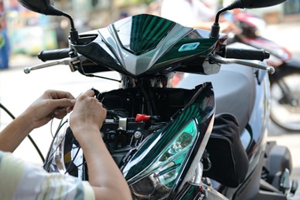 Gắn định vị GPS cho xe máy tại Việt Nam, nên hay không