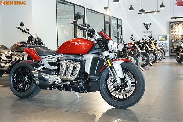 Triumph Rocket 3 tien ty bi trieu hoi vi loi phanh nguy hiem