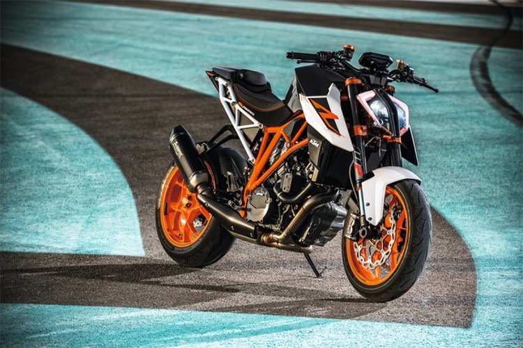 KTM 1290 Super Duke RR phien ban hieu nang cao co gi 