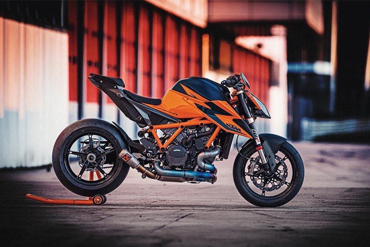 KTM 1290 Super Duke RR phien ban hieu nang cao co gi 