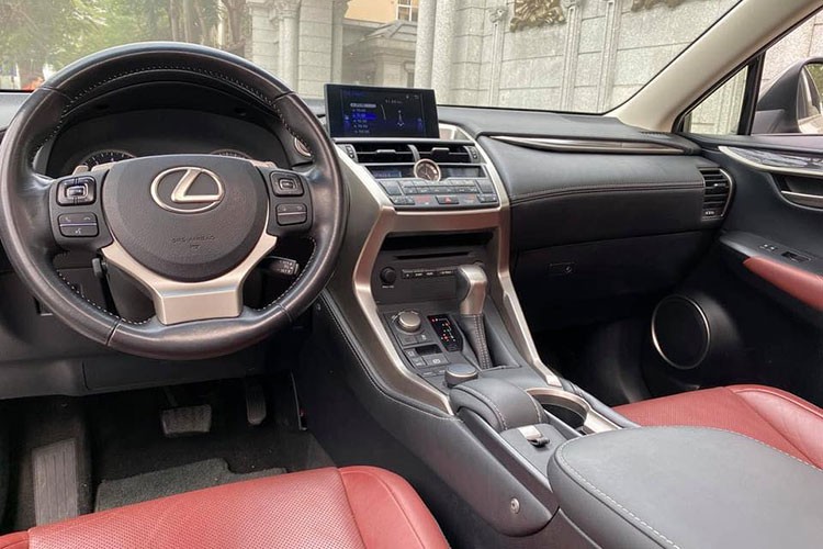 Lexus NX200T 