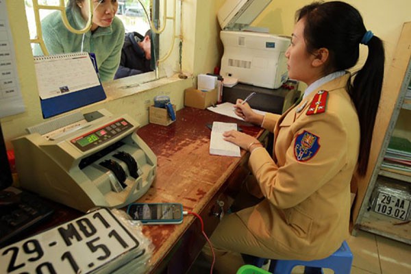 Doi dia chi dang ky oto, xe may 4 quan noi thanh Ha Noi