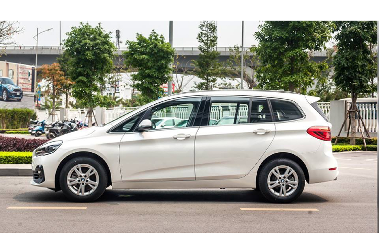 BMW 218i tai Viet Nam chi con 999 trieu, re ngang Toyota Innova-Hinh-2