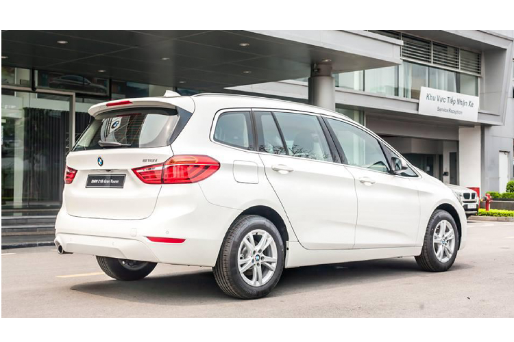 BMW 218i tai Viet Nam chi con 999 trieu, re ngang Toyota Innova-Hinh-4