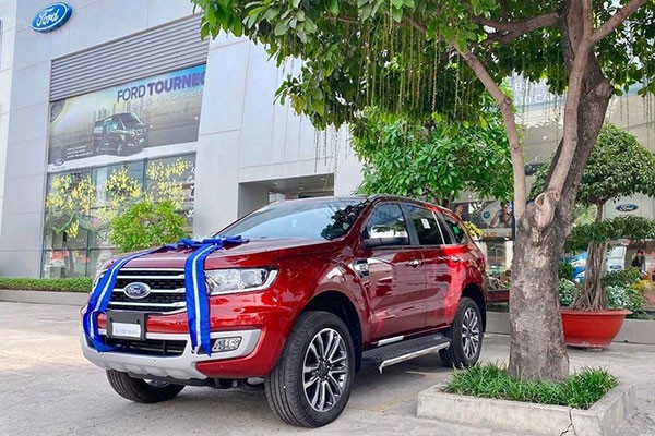 Ford Everest dang giam gia ca tram trieu dong tai dai ly