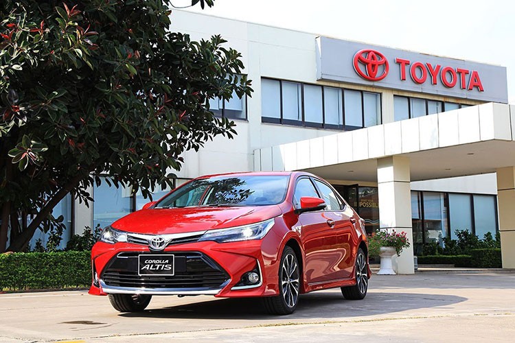 Trieu hoi 166 xe Toyota Corolla Altis tai Viet Nam do loi bom xang