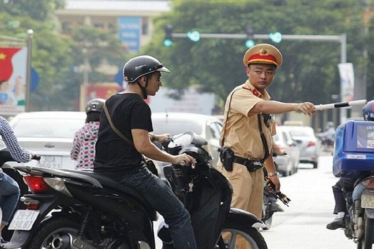 Loi xe may khong guong bi xu phat ra sao trong nam 2021?