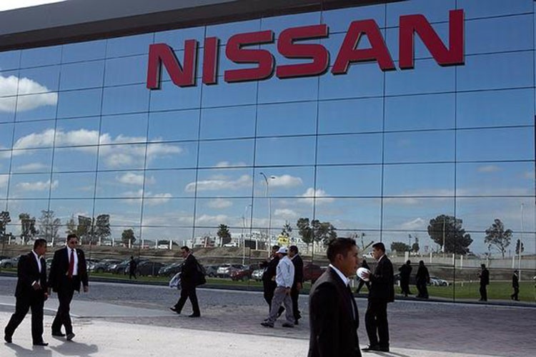 Nissan thu ve 1,2 ty do sau khi ban co phan cho Daimler