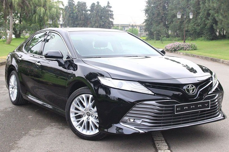 Toyota Camry trung bien 