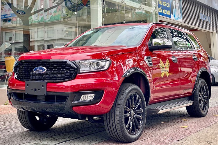 Ford Everest giam 100 trieu dong tai Viet Nam trong thang 5/2021