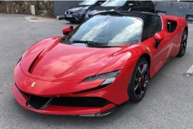 Chong cu ca sy Le Quyen chot mua Ferrari SF90 Stradale gan 30 ty