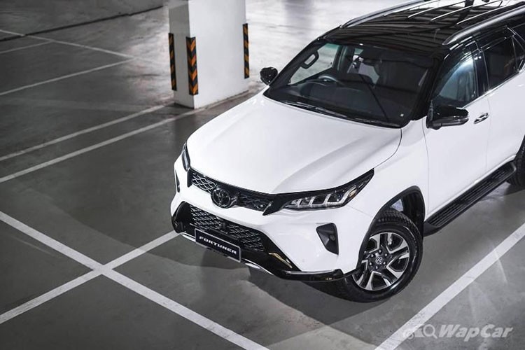 Toyota Fortuner 2022 se co cua so troi va dong co hybrid moi-Hinh-3