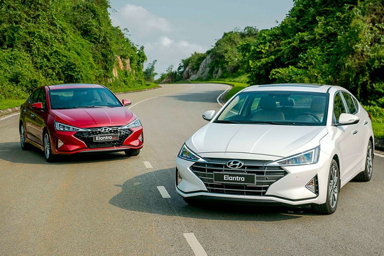 Hyundai Elantra giam 40 trieu tai Viet Nam, 