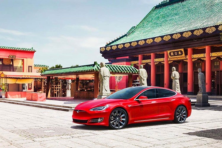 Xe oto dien Tesla dang bi nguoi Trung Quoc quay lung, ky thi