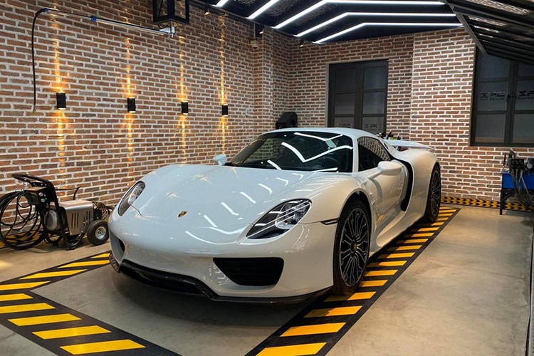 Can canh Porsche 918 Spyder hon 60 ty doc nhat Viet Nam