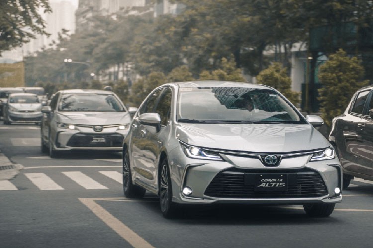 Can canh Toyota Corolla Altis 2022 vua 