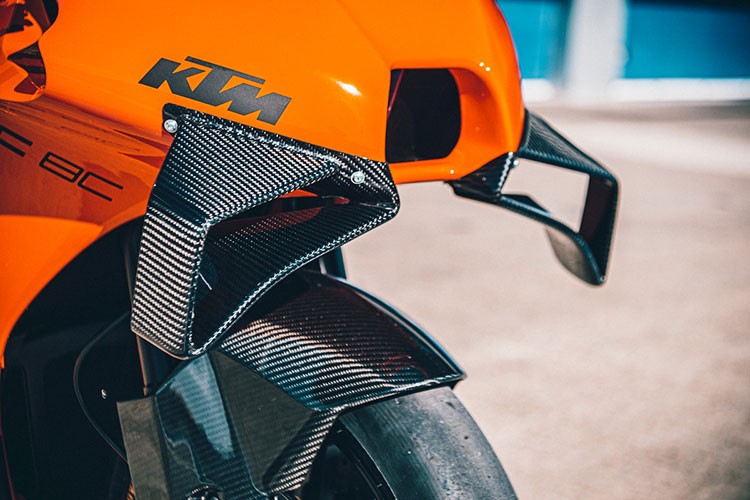 KTM RC 8C gan 900 trieu dong 