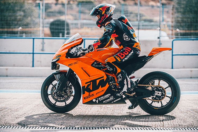 KTM RC 8C gan 900 trieu dong 