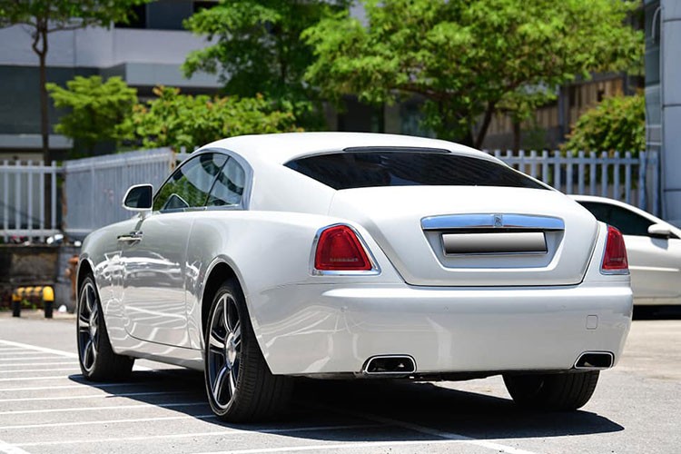 Rolls-Royce Wraith moi chay 6 nam, dai gia Ha Noi 