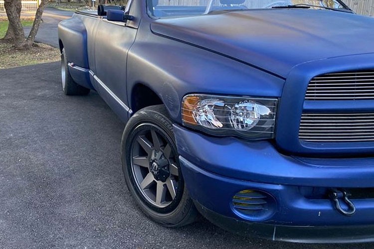 Ngam ban tai Dodge Ram 1500 mui tran 